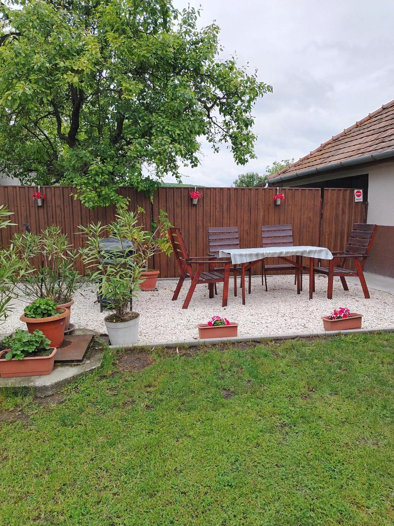 Kaptarko Apartmanhaz Demjén Exterior photo